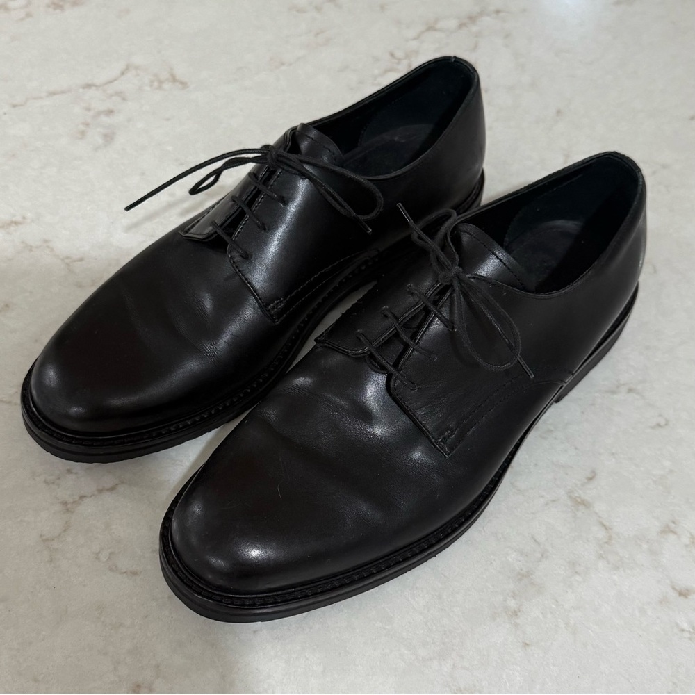 Ermenegildo Zegna Leather Dress Shoes 

Size 9.5 US / 8.5 EU